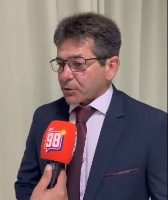 Joel toma posse como prefeito reeleito em Porto Belo