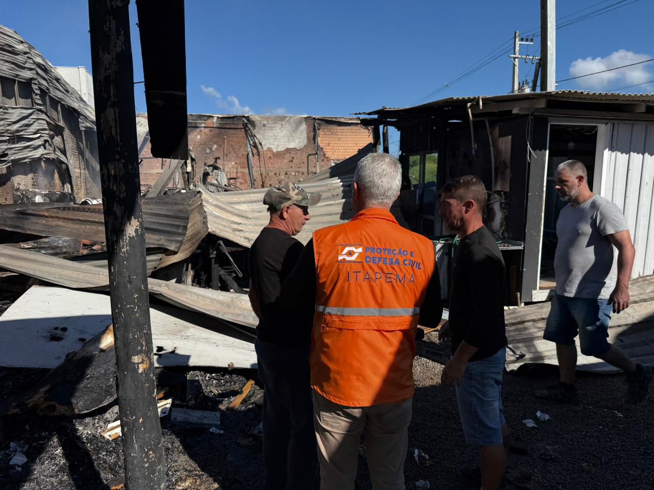 Prefeitura de Itapema atua integrada no apoio à ocorrência de incêndio no Bairro Jardim Praiamar